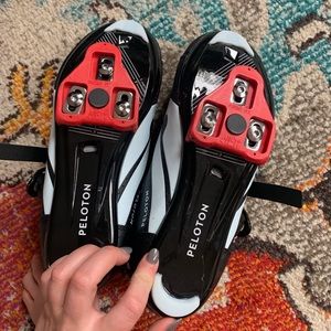 Like New Peloton cycling shoes